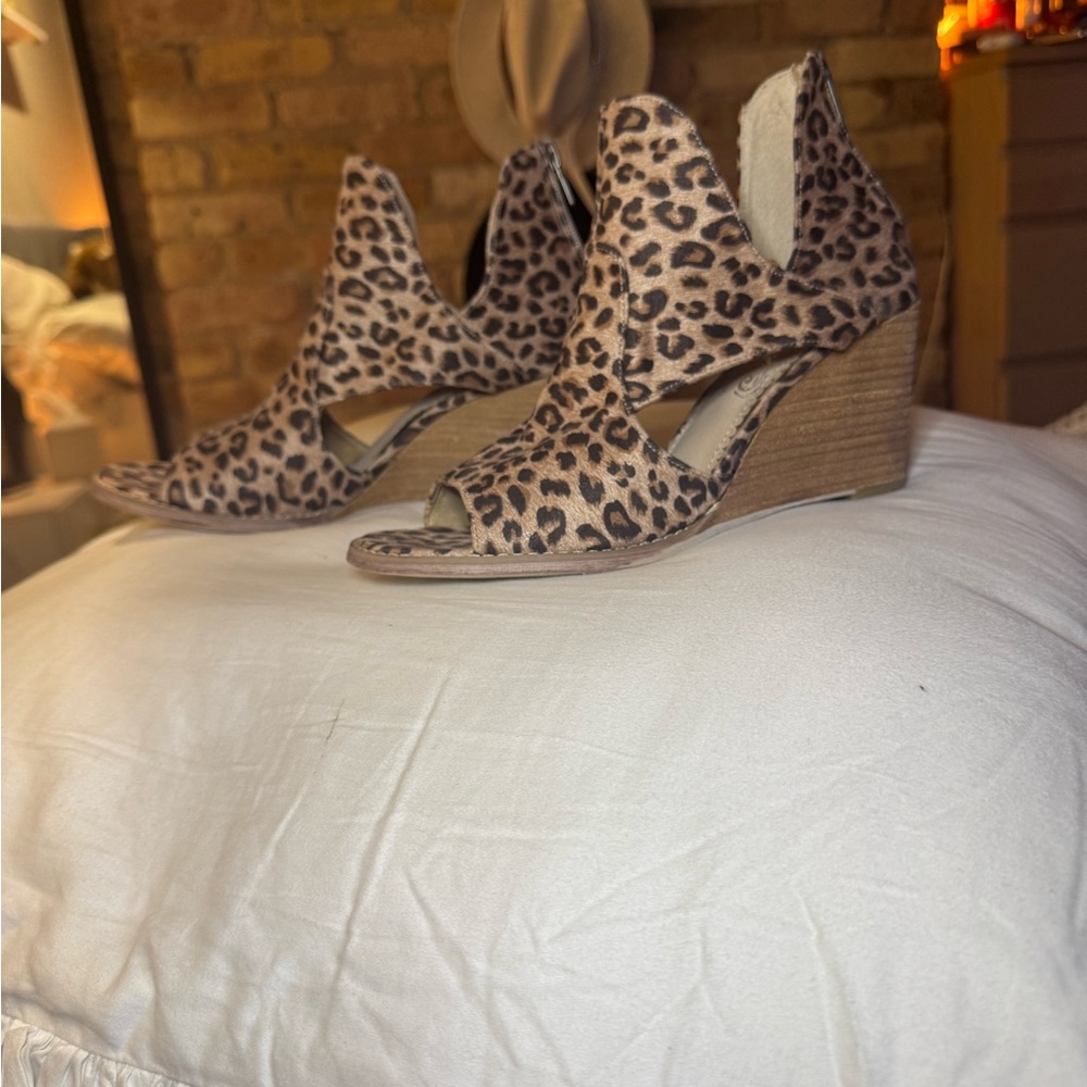 Very G (Vici) Leopard Print Wedge Sandals
